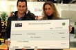 Stefania Stroppiana premia uno dei vincitori